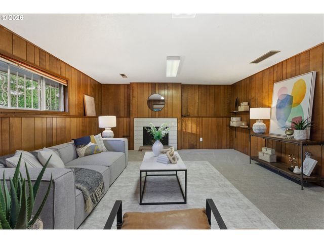 2816 Sw PLUM Ct, Portland, OR 97219