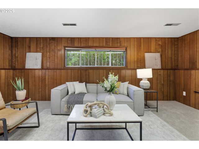 2816 Sw PLUM Ct, Portland, OR 97219