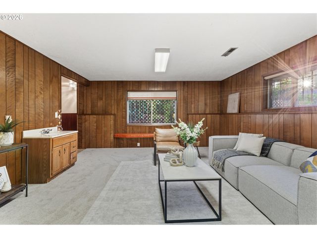 2816 Sw PLUM Ct, Portland, OR 97219