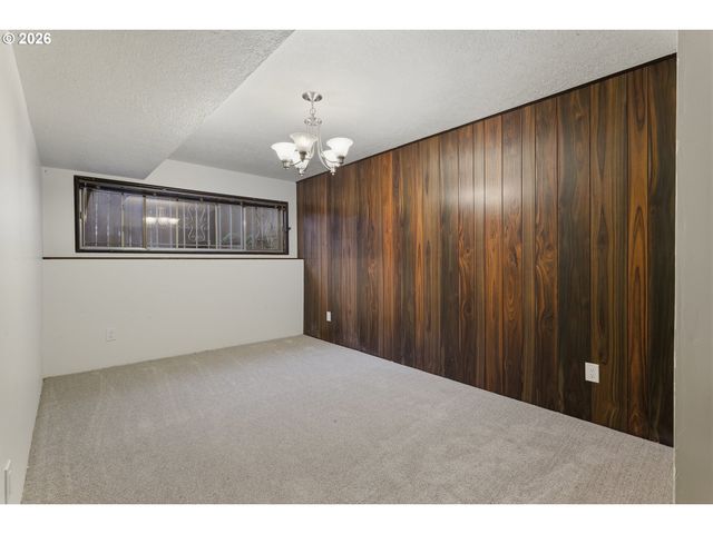 2816 Sw PLUM Ct, Portland, OR 97219