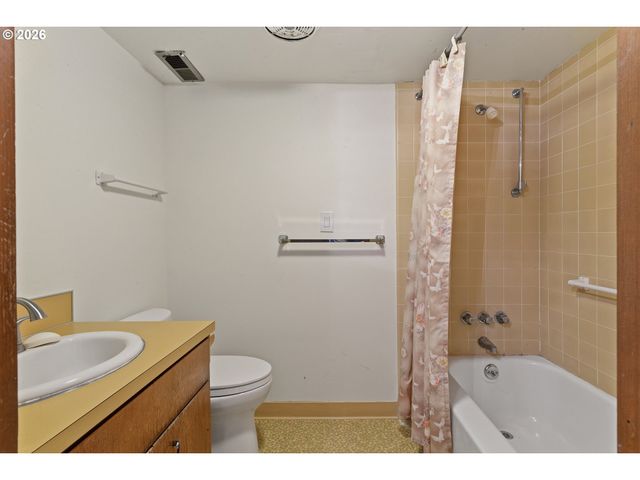 2816 Sw PLUM Ct, Portland, OR 97219