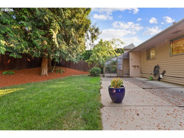2816 Sw PLUM Ct, Portland, OR 97219