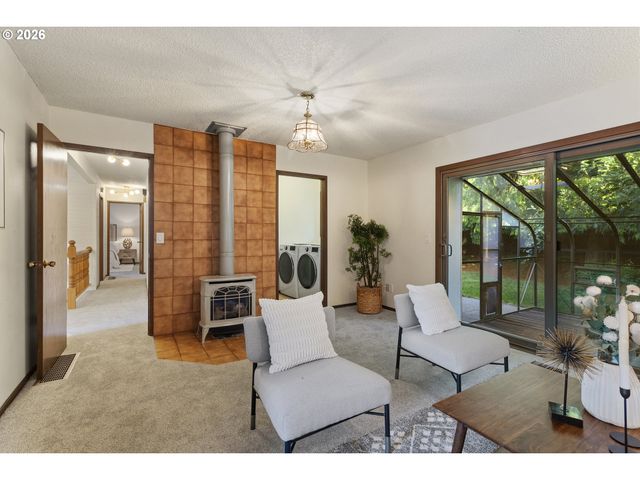 2816 Sw PLUM Ct, Portland, OR 97219