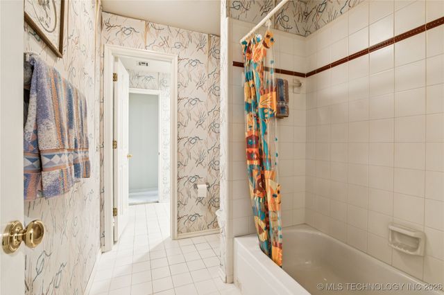 10230 S Hudson Place, Tulsa, OK 74137