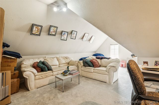 10230 S Hudson Place, Tulsa, OK 74137