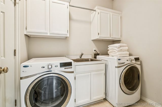 10230 S Hudson Place, Tulsa, OK 74137