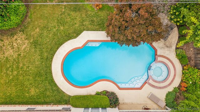 10230 S Hudson Place, Tulsa, OK 74137