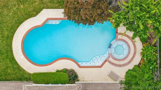 10230 S Hudson Place, Tulsa, OK 74137