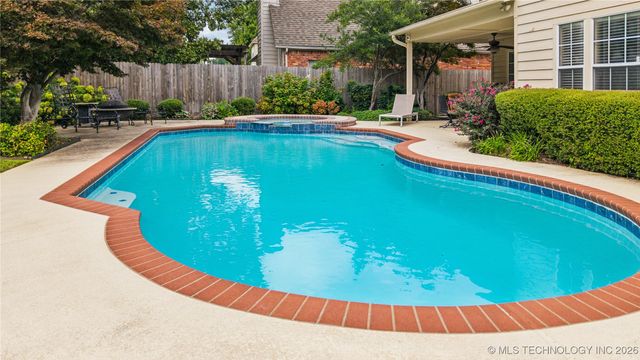 10230 S Hudson Place, Tulsa, OK 74137