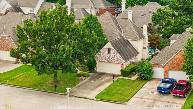 10230 S Hudson Place, Tulsa, OK 74137