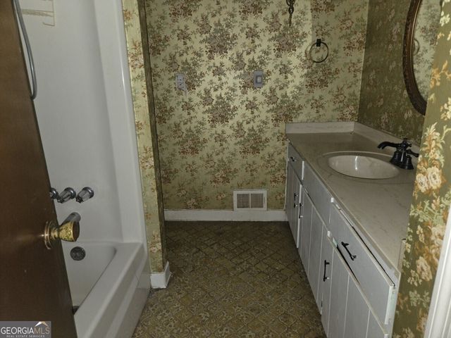 556 Greenview Avenue SE, Conyers, GA 30094