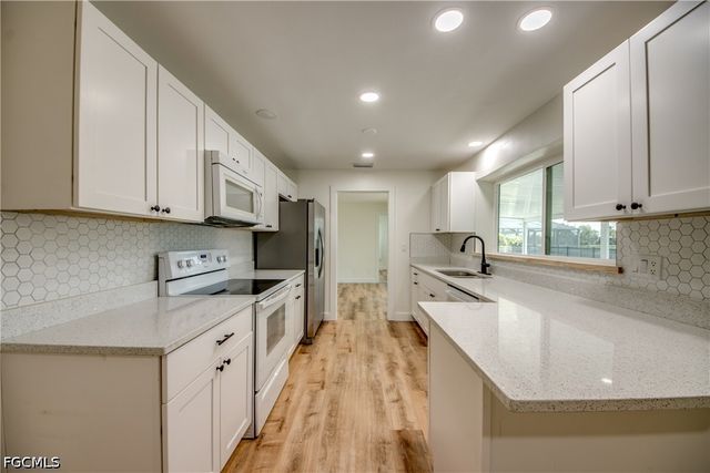 3009 SE 10th AVE, Cape Coral, FL 33904