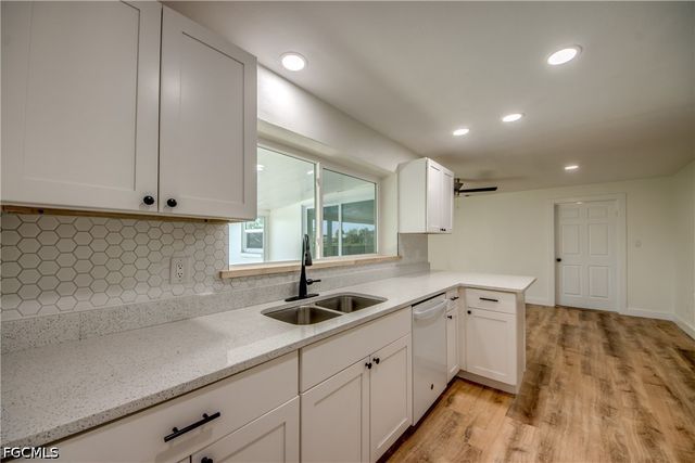 3009 SE 10th AVE, Cape Coral, FL 33904