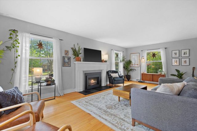 9515 Ridge BOULEVARD, Wauwatosa, WI 53226