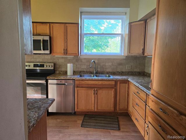 812 Academy Road, Holly, MI 48442