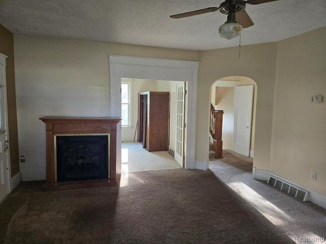 812 Academy Road, Holly, MI 48442