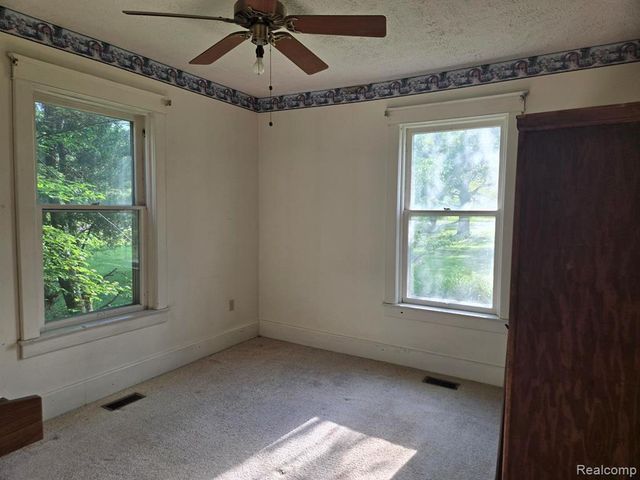 812 Academy Road, Holly, MI 48442