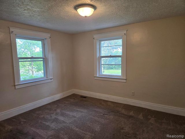 812 Academy Road, Holly, MI 48442