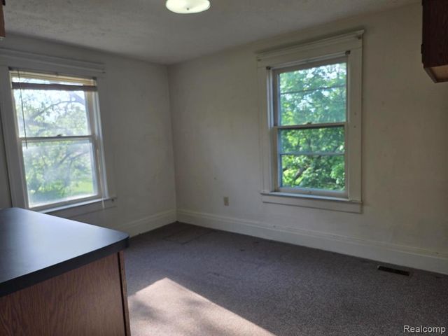 812 Academy Road, Holly, MI 48442
