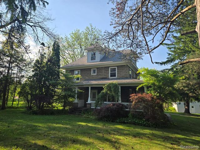 812 Academy Road, Holly, MI 48442