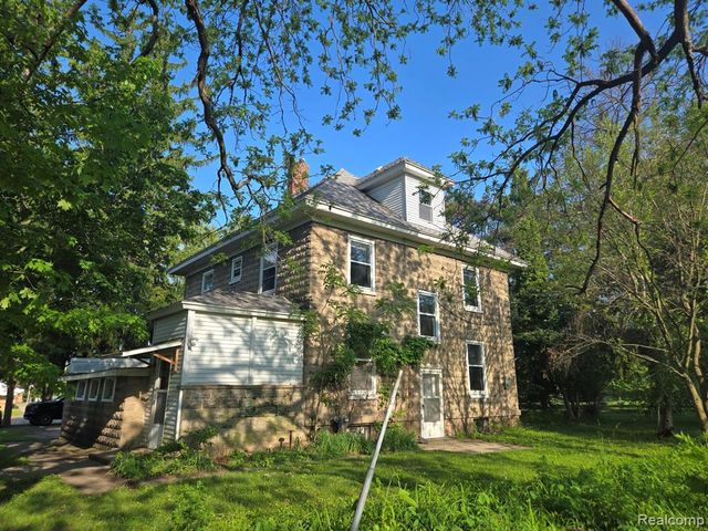 812 Academy Road, Holly, MI 48442