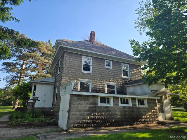 812 Academy Road, Holly, MI 48442