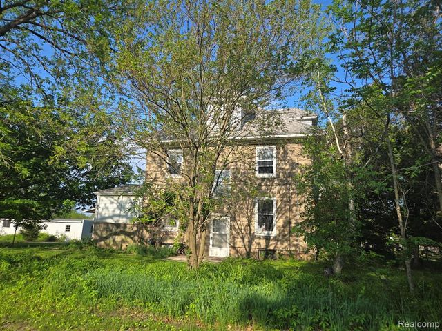 812 Academy Road, Holly, MI 48442