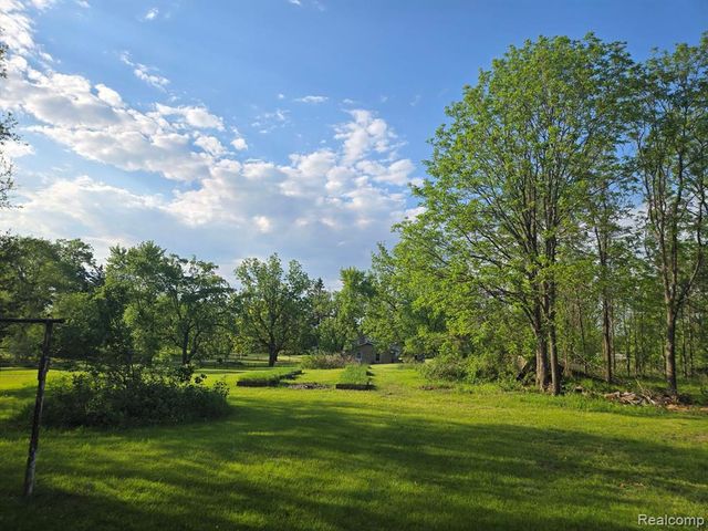 812 Academy Road, Holly, MI 48442
