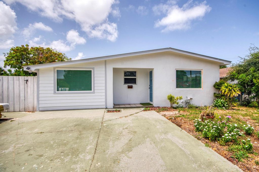 950 W 36th Street, Riviera Beach, FL 33404