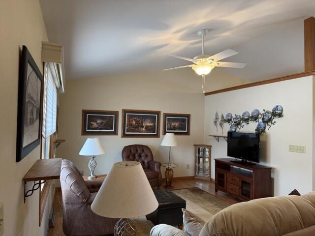 62 E Sedgemeadow STREET, Elkhorn, WI 53121