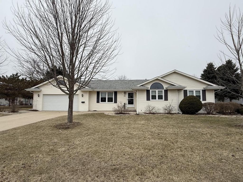 62 E Sedgemeadow STREET, Elkhorn, WI 53121
