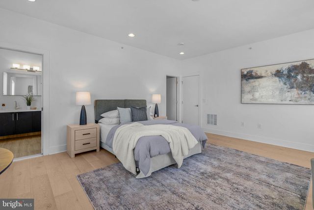 808A MONTROSE ST, Philadelphia, PA 19147