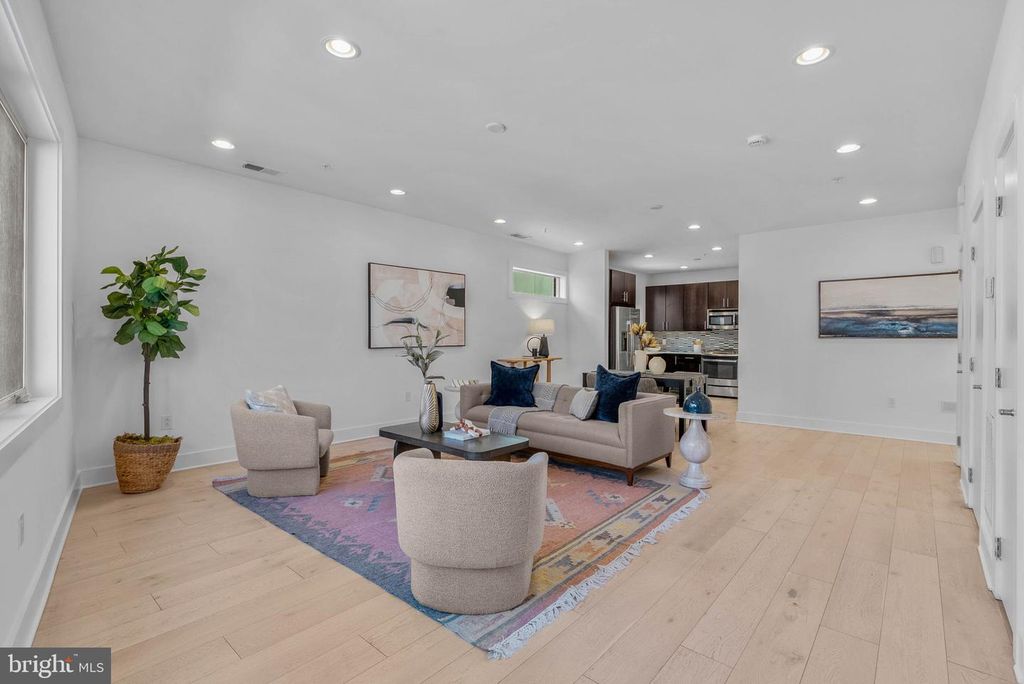 808A MONTROSE ST, Philadelphia, PA 19147