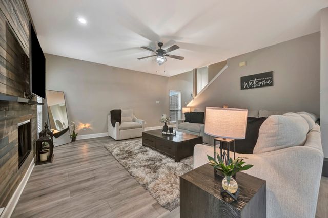 102 Lakeway Lane, Justin, TX 76247