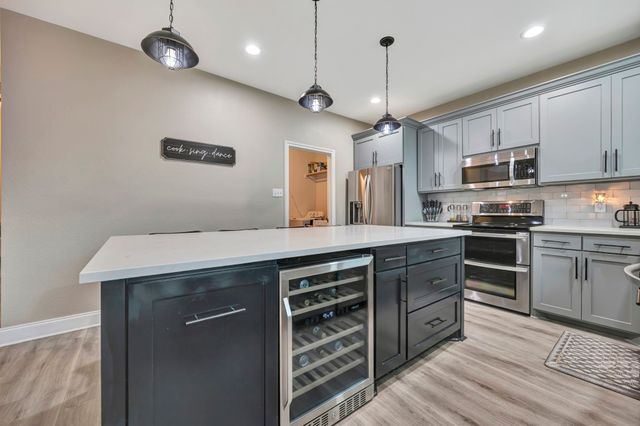 102 Lakeway Lane, Justin, TX 76247