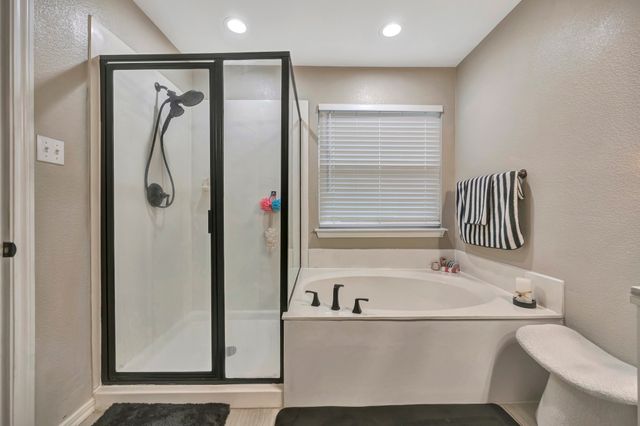 102 Lakeway Lane, Justin, TX 76247