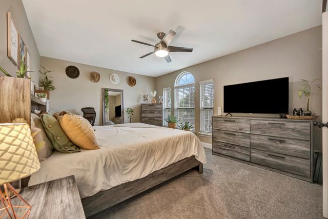 102 Lakeway Lane, Justin, TX 76247