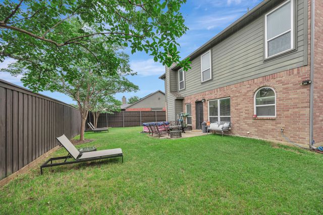 102 Lakeway Lane, Justin, TX 76247