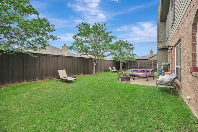 102 Lakeway Lane, Justin, TX 76247