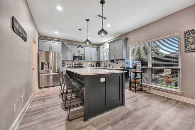 102 Lakeway Lane, Justin, TX 76247