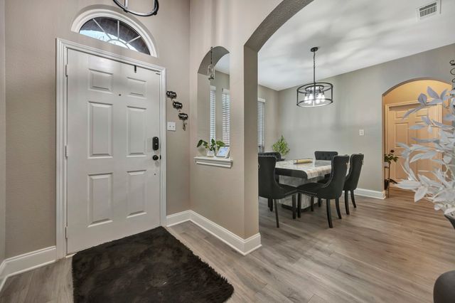 102 Lakeway Lane, Justin, TX 76247