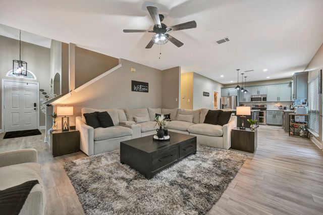 102 Lakeway Lane, Justin, TX 76247