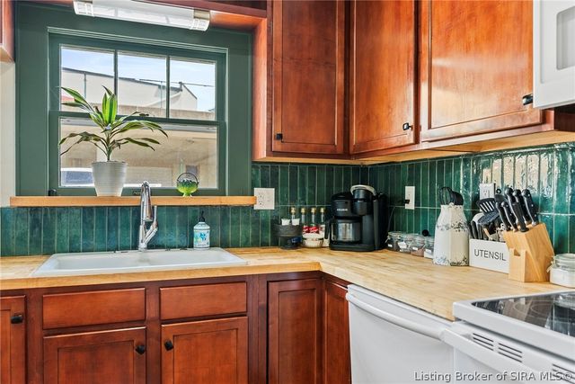 128 West Street, Madison, IN 47250