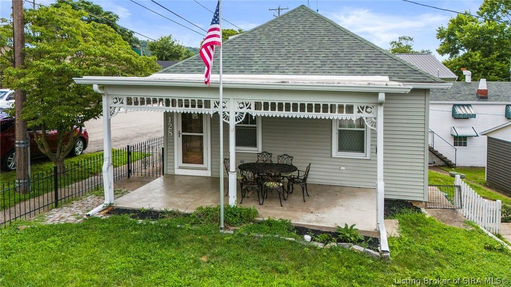 128 West Street, Madison, IN 47250