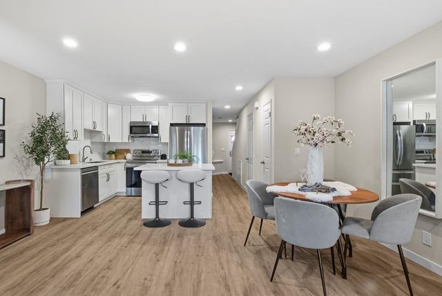 1983 San Luis Avenue 22, Mountain View, CA 94043