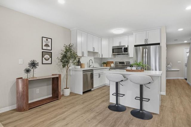 1983 San Luis Avenue 22, Mountain View, CA 94043