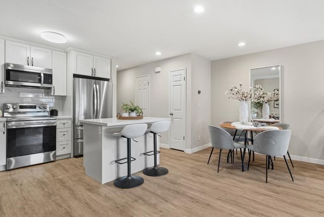 1983 San Luis Avenue 22, Mountain View, CA 94043