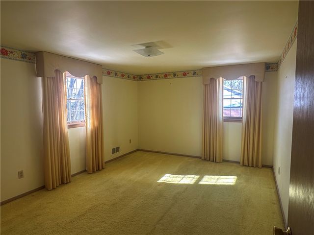 616 Edgewood Rd, Forest Hills Boro, PA 15221