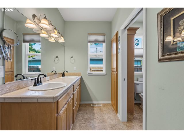 3238 LARRABEE St, Forest Grove, OR 97116