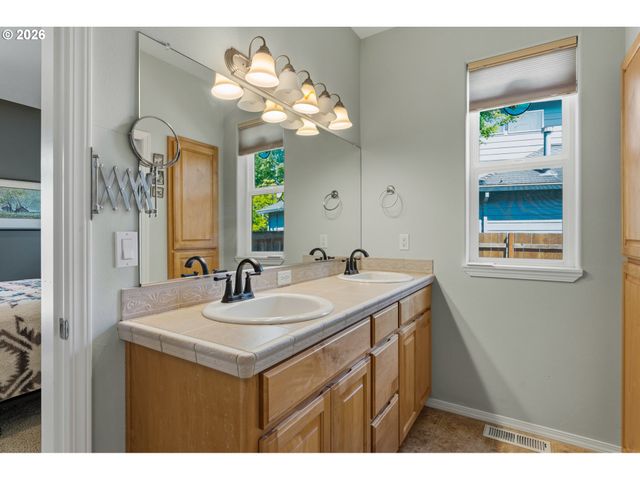 3238 LARRABEE St, Forest Grove, OR 97116